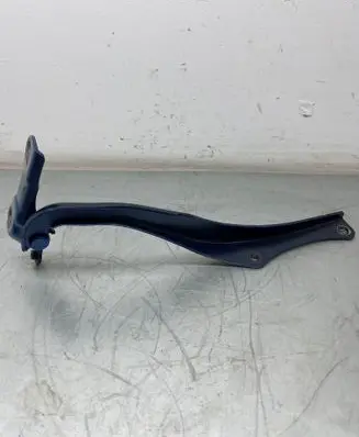 Engine bonnet/hood hinges