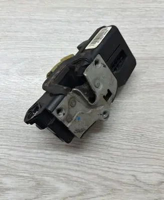 Cadillac SRX Front door lock R10373666