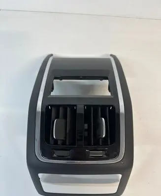 Rear air vent grill