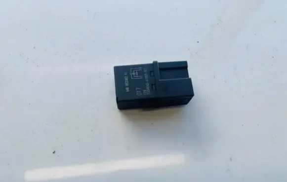 Volvo S40, V40 Other relay MB953382 a1001x7