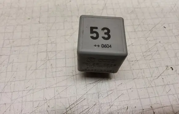 Volkswagen PASSAT B6 Other relay 141951253B