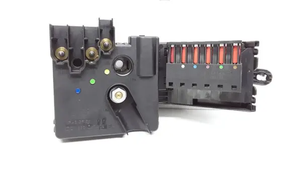 Mercedes-Benz CLS C219 Fuse module A2119820402
