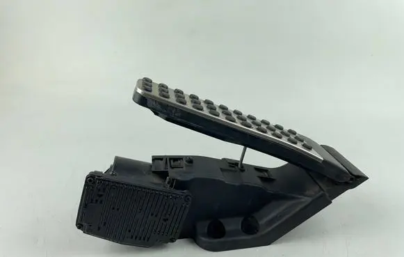 Mercedes-Benz E W213 Accelerator throttle pedal A2133001100 A2C73661103 A2C75008608