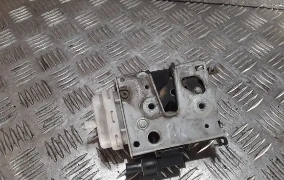 Audi A4 S4 B5 8D Front door lock 8D1837015A
