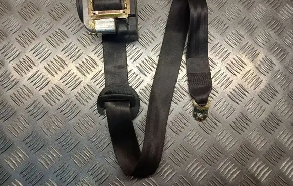 Volkswagen PASSAT B5.5 Front seatbelt 3B1857705B