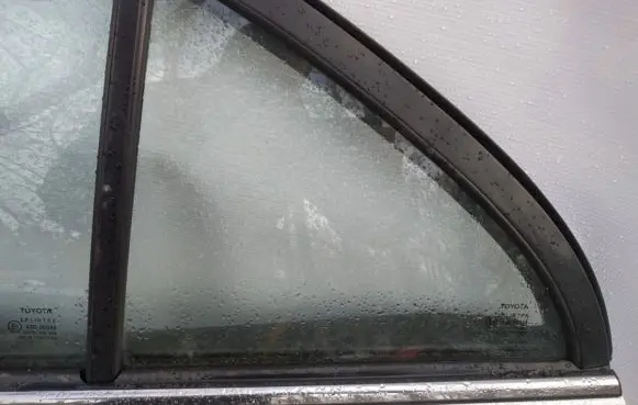 Toyota Avensis T250 Rear vent window glass 