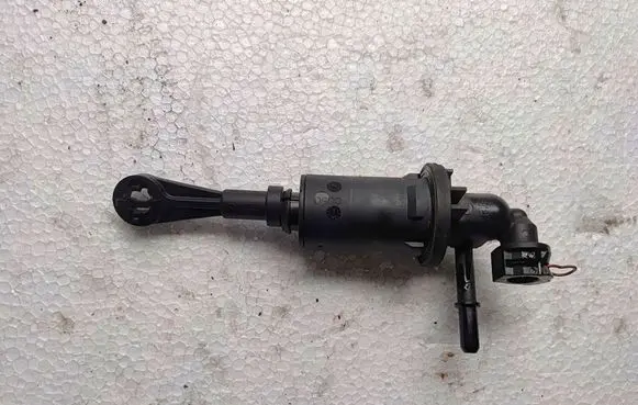 Peugeot 3008 I Clutch release bearing slave cylinder 