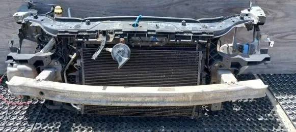 Renault Megane II Radiator support slam panel