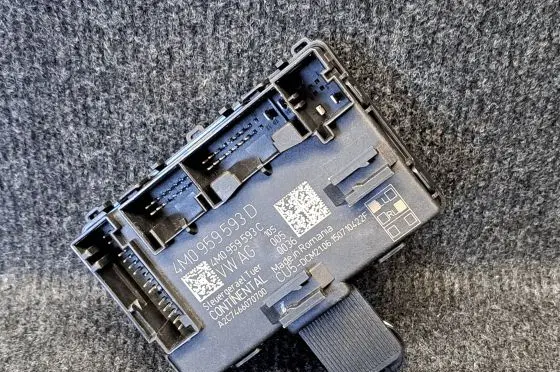 Audi Q7 4M Door control unit/module 4M0959593D 4M0959593C