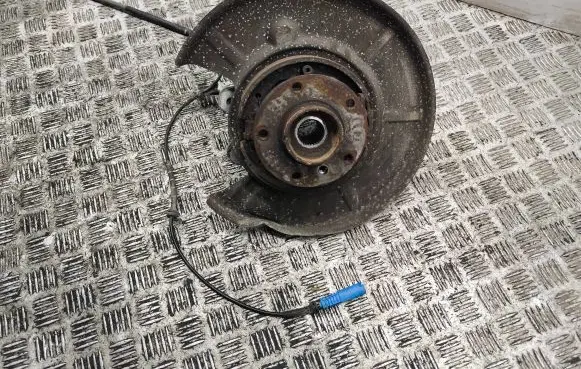 BMW 5 E60 E61 Rear wheel hub
