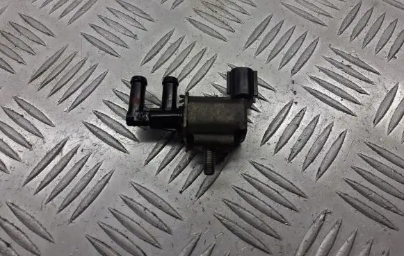 Mitsubishi Lancer Vacuum valve K5T48397