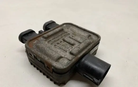 Land Rover Evoque I Coolant fan relay 940009402 241025119712