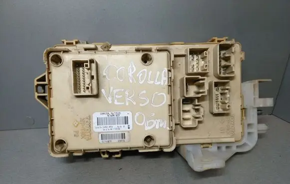 Toyota Corolla Verso E121 Fuse module 892210F010 2470457822