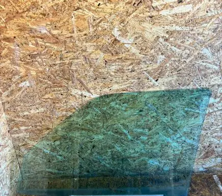 Mercedes-Benz E W124 Front door window glass four-door