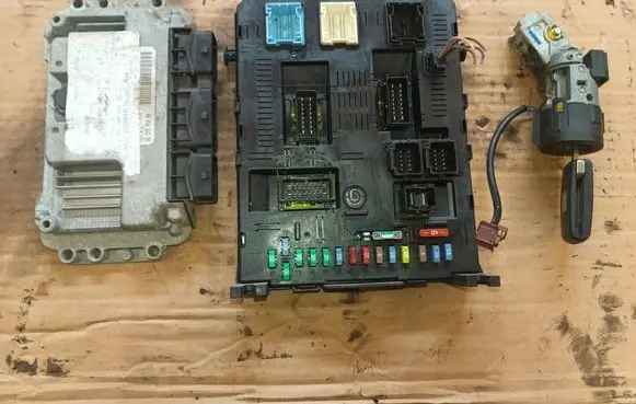 Citroen C4 I Engine ECU kit and lock set 0261208899 9661940180
