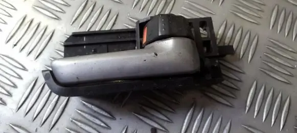 Suzuki SX4 Front door interior handle