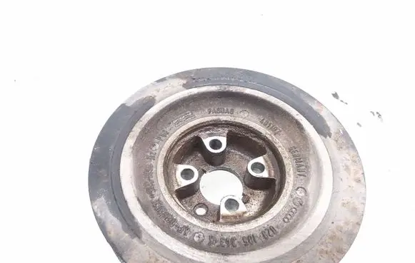 Volkswagen PASSAT B4 Crankshaft pulley 028105243K
