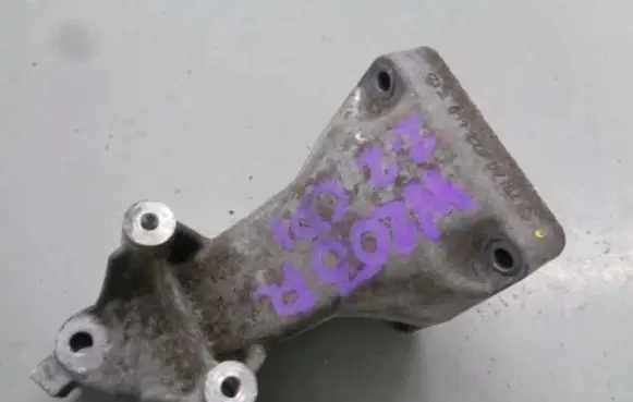 Mercedes-Benz C W203 Engine mount vacuum valve 