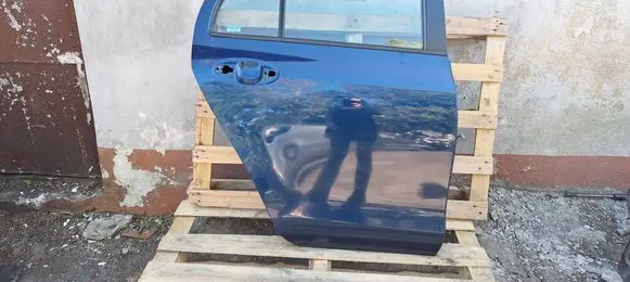 Toyota Yaris Rear door