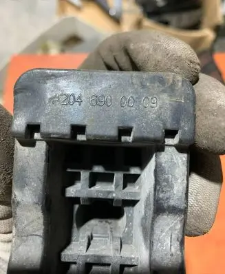 Mercedes-Benz GL X166 Jacking socket point A2046900009