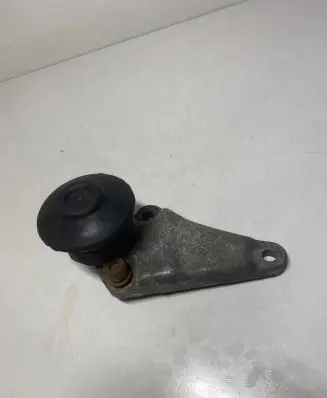 Engine mounting bracket