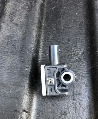 Jeep Grand Cherokee Airbag deployment crash/impact sensor A1668210151 56054085AA