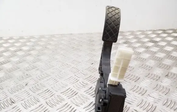 Volkswagen Golf IV Accelerator throttle pedal 1J1721503K