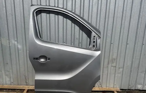 Opel Vivaro Front door 