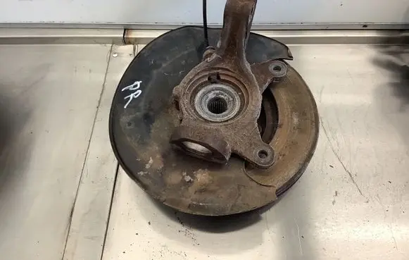 Honda FR-V Front wheel hub 