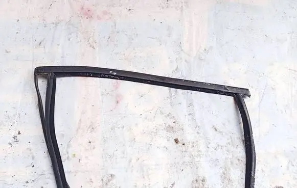Ford S-MAX Rubber seal rear door 690006522