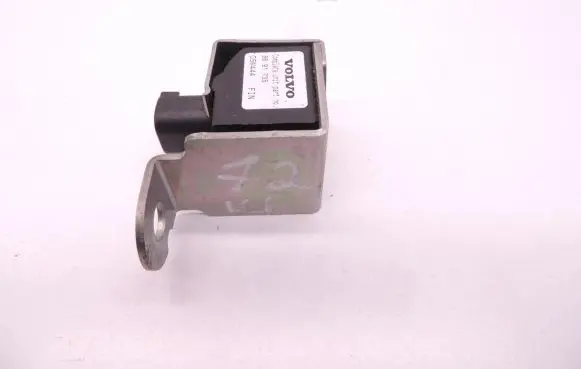 Volvo S60 Airbag deployment crash/impact sensor 8691735 8691736 D72