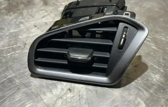 Citroen DS4 Dashboard side air vent grill/cover trim 9676609777