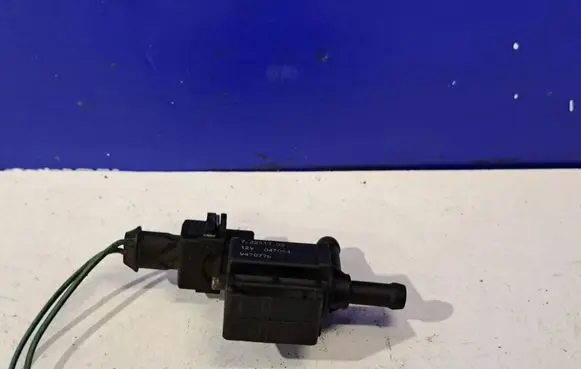 Volvo V70 Engine mount vacuum valve 9470775