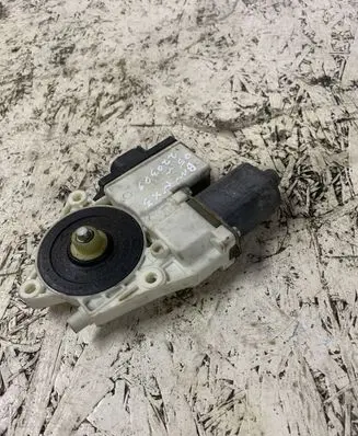 BMW X3 E83 Front door window regulator motor 69259641