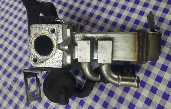 Audi A4 S4 B7 8E 8H EGR valve cooler 059131121L 3606