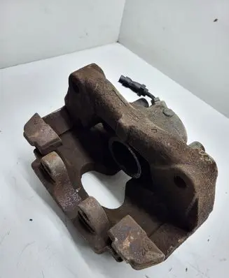 Volkswagen Touareg I Front brake caliper 7L6105D