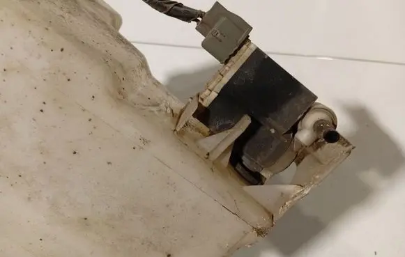 Hyundai i30 Windscreen/windshield washer pump