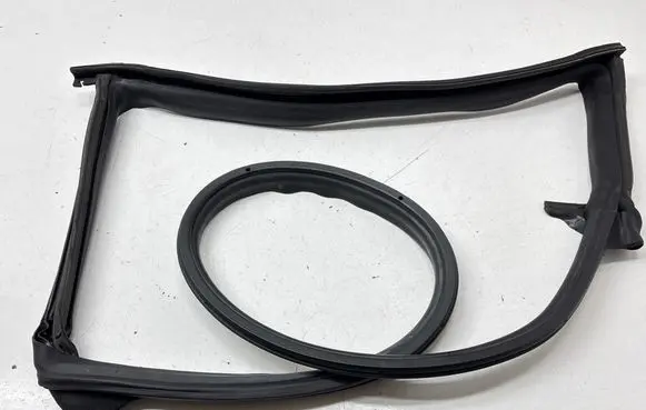 Tesla Model 3 Rear door rubber seal (on body) 1090499