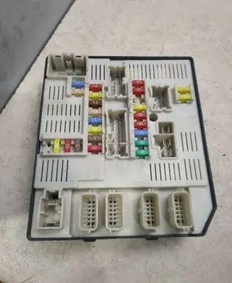 Renault Scenic III - Grand scenic III Fuse module 284B60008R 8609123218 519339303