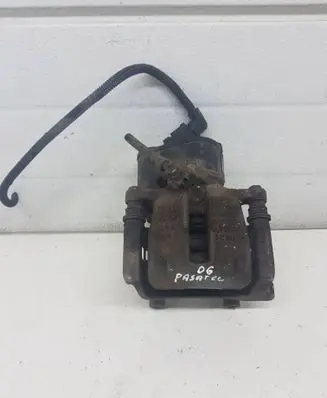 Volkswagen PASSAT CC Rear brake caliper 32332267D