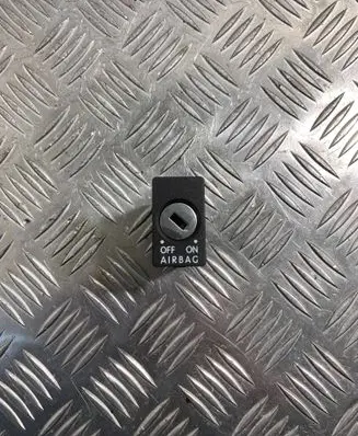 Passenger airbag on/off switch