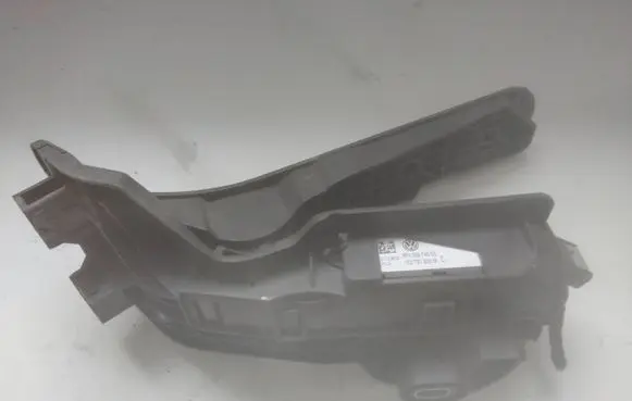 Volkswagen PASSAT B6 Accelerator throttle pedal 1K2721503M 6PV00874500