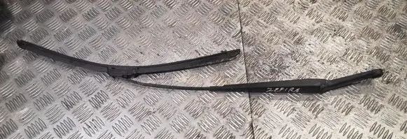 Opel Zafira A Front wiper blade arm 90582558