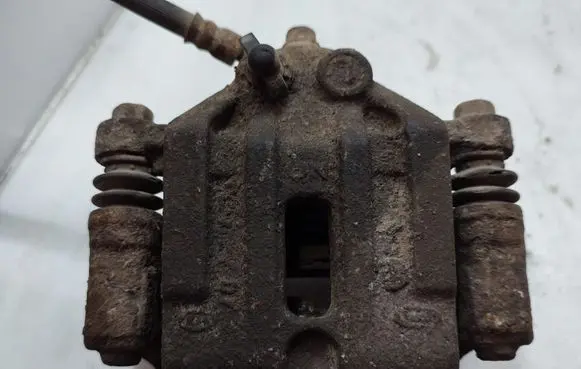 KIA Carens II Rear brake caliper