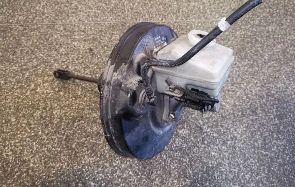 Opel Zafira B Brake booster 13142362
