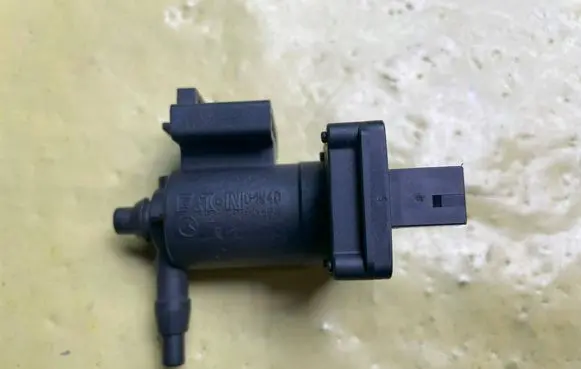Mercedes-Benz C W204 Turbo solenoid valve A2038000178