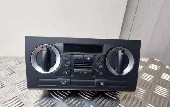 Audi A3 S3 8P Climate control unit 8P0820043D