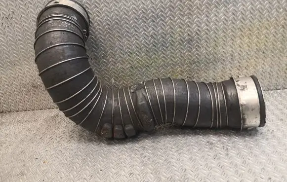 Mercedes-Benz C W203 Intercooler hose/pipe 2035280682