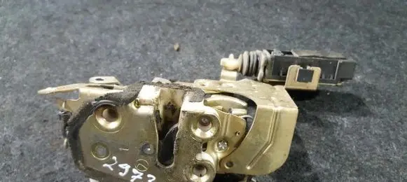 Subaru Legacy Front door lock