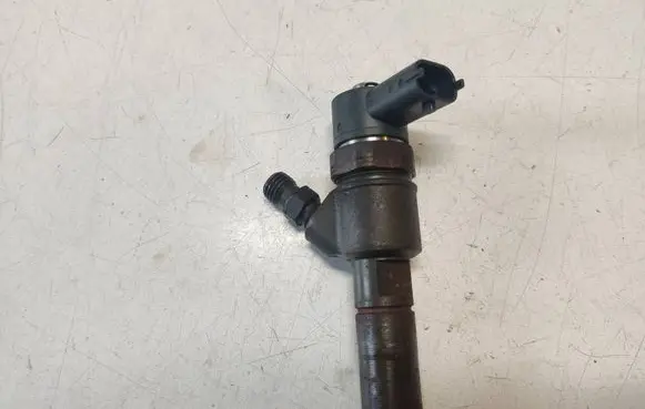 Volvo V70 Fuel injector 30777526 0445110298